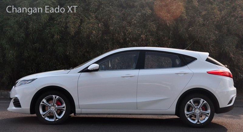 Китайская компания Changan вывела на наш рынок две новые модели: кроссовер Changan CS75 и хэтчбек Changan Eado XT