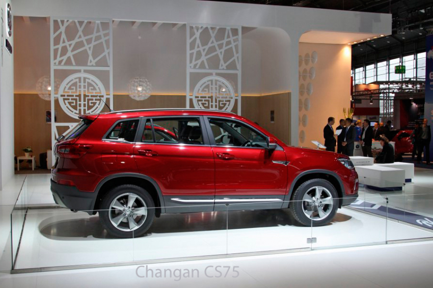 Китайская компания Changan вывела на наш рынок две новые модели: кроссовер Changan CS75 и хэтчбек Changan Eado XT
