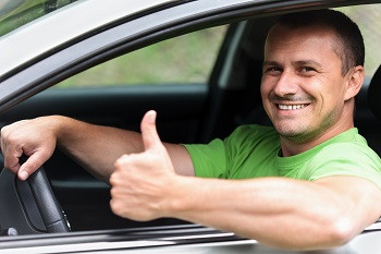 Как безопасно припарковать автомобиль на время отъезда или отлета?